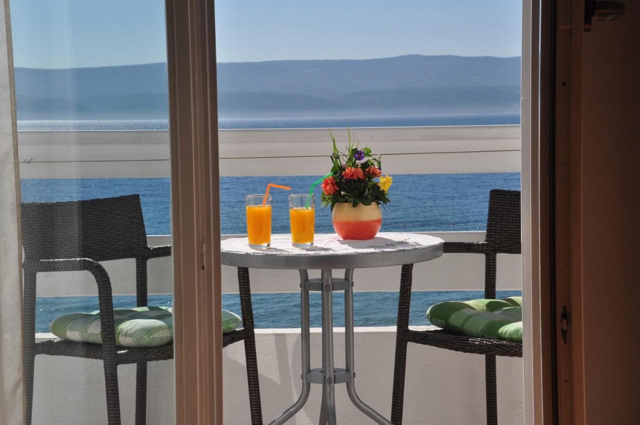 Апартаменты Anastazija Sea View Омиш Экстерьер фото