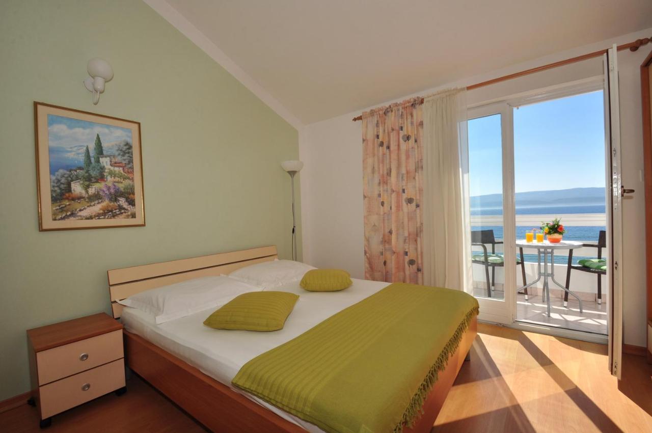 Апартаменты Anastazija Sea View Омиш Экстерьер фото