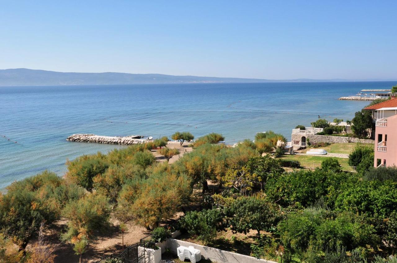 Апартаменты Anastazija Sea View Омиш Экстерьер фото