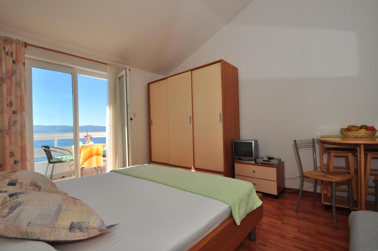 Апартаменты Anastazija Sea View Омиш Экстерьер фото