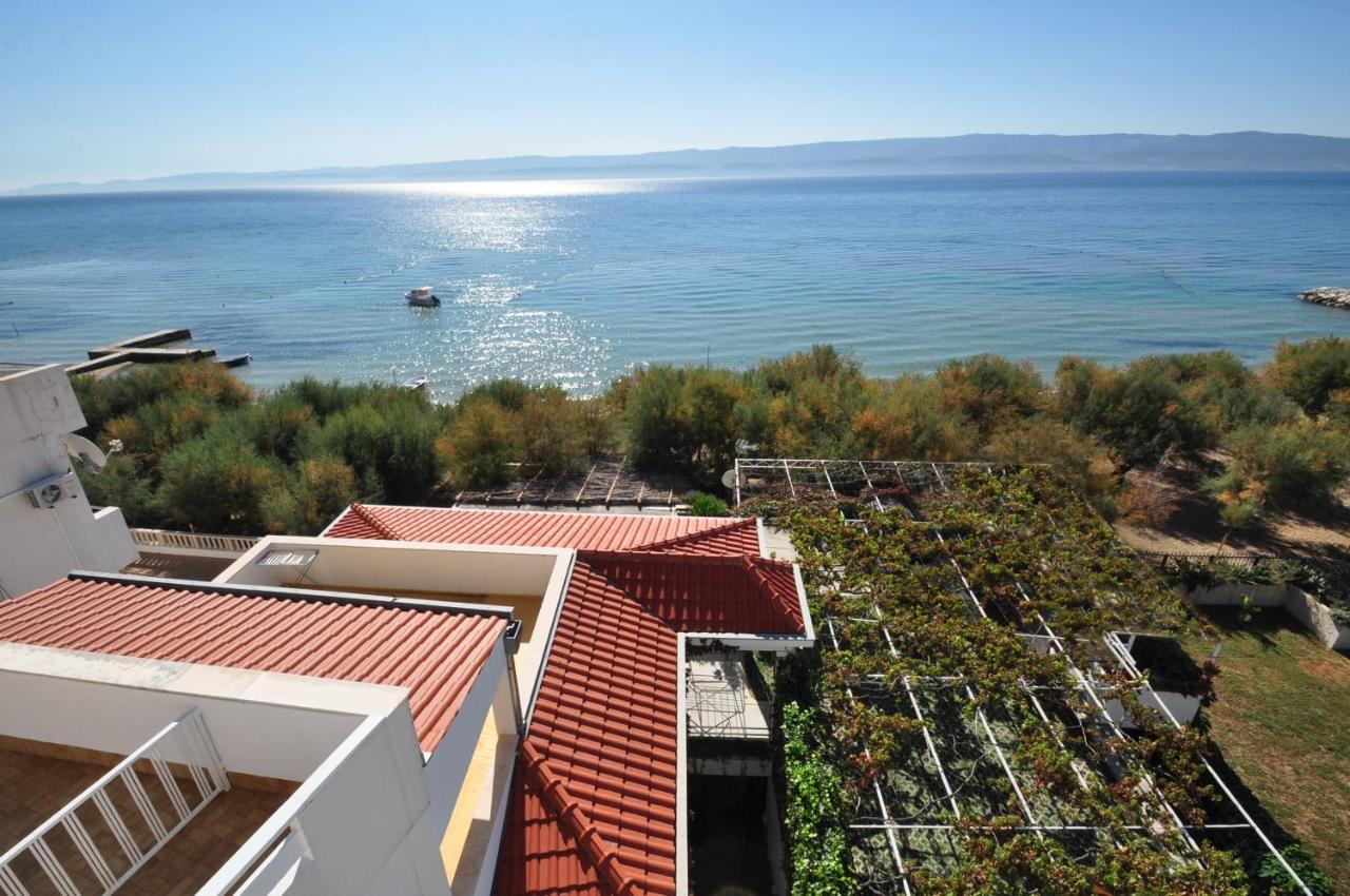 Апартаменты Anastazija Sea View Омиш Экстерьер фото