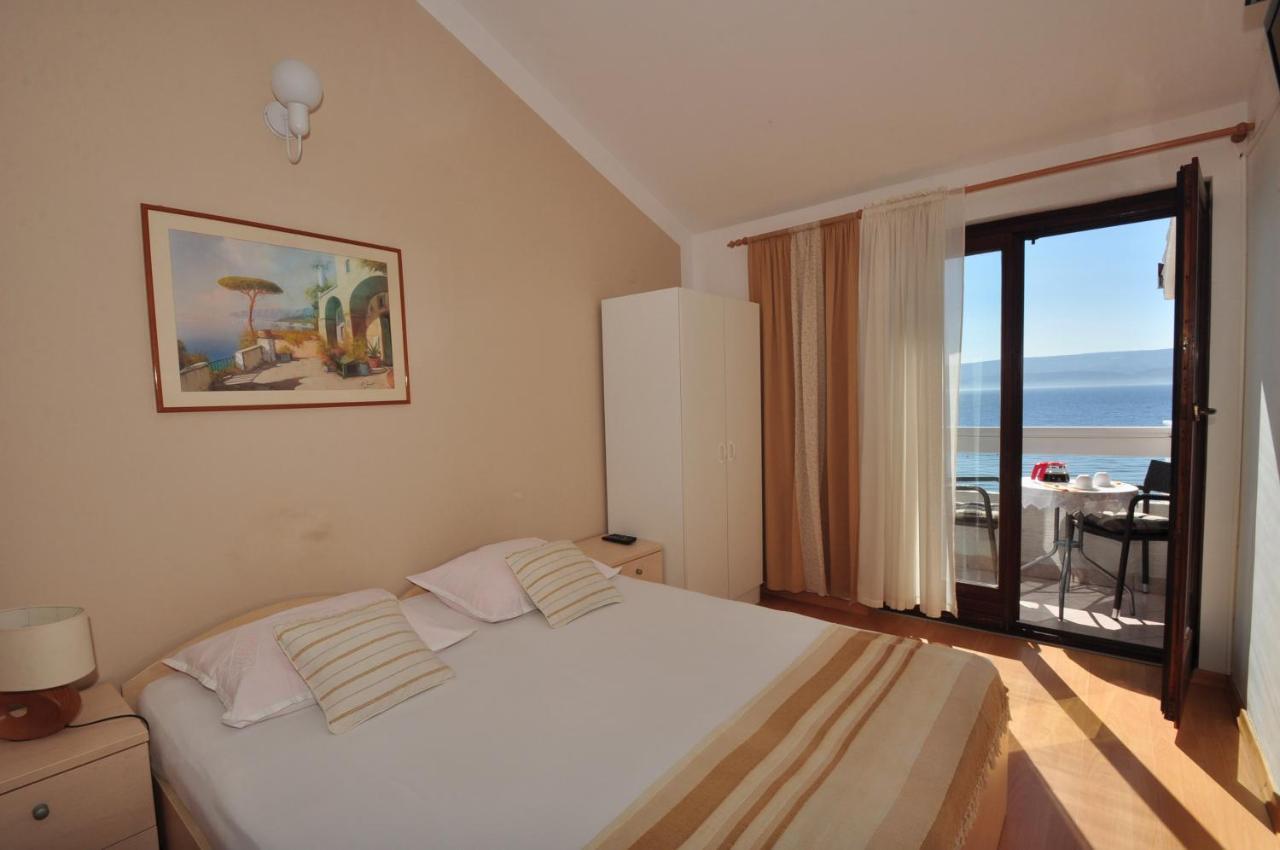 Апартаменты Anastazija Sea View Омиш Экстерьер фото